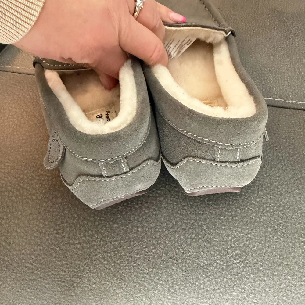 d’Luxe by Dearfoams Kids Gray Suede Slippers